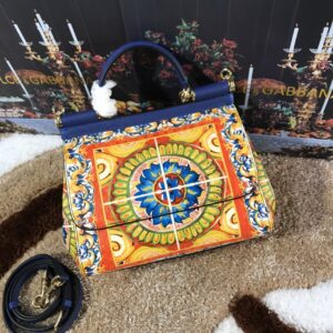 Dolce & Gabban Leather Print. Can be carried by strap or as a bag. Every time it is presented, there are always endless surprises of luxury.-25cm