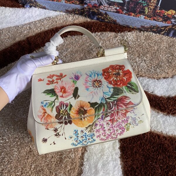 Dolce & Gabban Leather Print. Can be carried by strap or as a bag. Every time it is presented, there are always endless surprises of luxury.-25cm