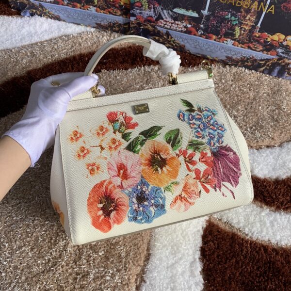 Dolce & Gabban Leather Print. Can be carried by strap or as a bag. Every time it is presented, there are always endless surprises of luxury.-25cm