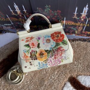 Dolce & Gabban Leather Print. Can be carried by strap or as a bag. Every time it is presented, there are always endless surprises of luxury.-25cm