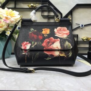 Dolce & Gabban Leather Print. Can be carried by strap or as a bag. Every time it is presented, there are always endless surprises of luxury.-25cm