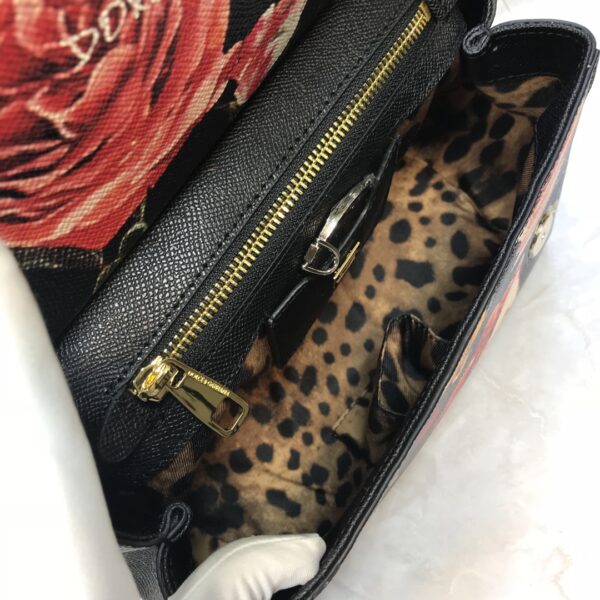 Dolce & Gabban Leather Print. Can be carried by strap or as a bag. Every time it is presented, there are always endless surprises of luxury.-25cm