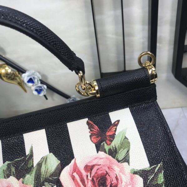 Dolce & Gabban Leather Print. Can be carried by strap or as a bag. Every time it is presented, there are always endless surprises of luxury.-25cm