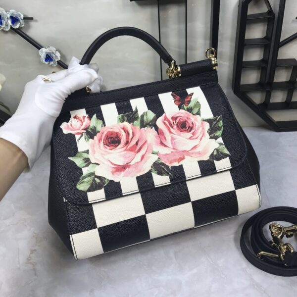 Dolce & Gabban Leather Print. Can be carried by strap or as a bag. Every time it is presented, there are always endless surprises of luxury.-25cm