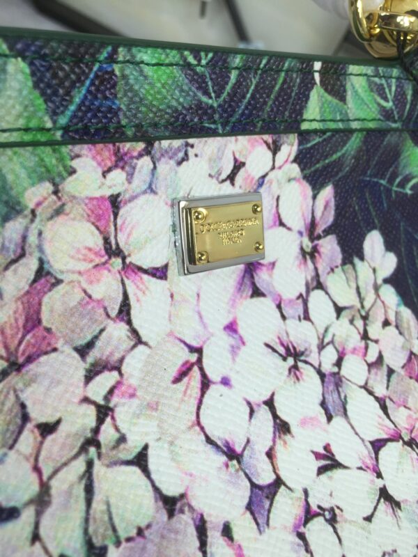 Dolce & Gabban Leather Print. Can be carried by strap or as a bag. Every time it is presented, there are always endless surprises of luxury.-25cm