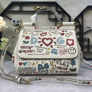 Dolce & Gabban Leather Print. Can be carried by strap or as a bag. Every time it is presented, there are always endless surprises of luxury.-25cm