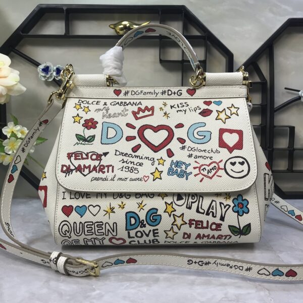 Dolce & Gabban Leather Print. Can be carried by strap or as a bag. Every time it is presented, there are always endless surprises of luxury.-25cm
