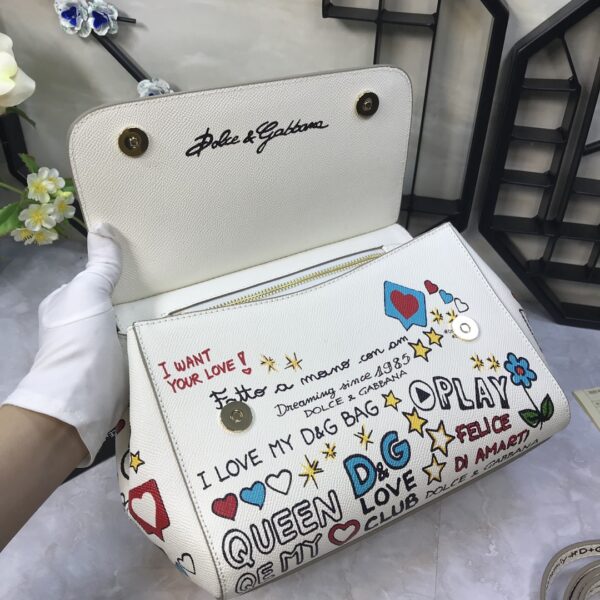 Dolce & Gabban Leather Print. Can be carried by strap or as a bag. Every time it is presented, there are always endless surprises of luxury.-25cm