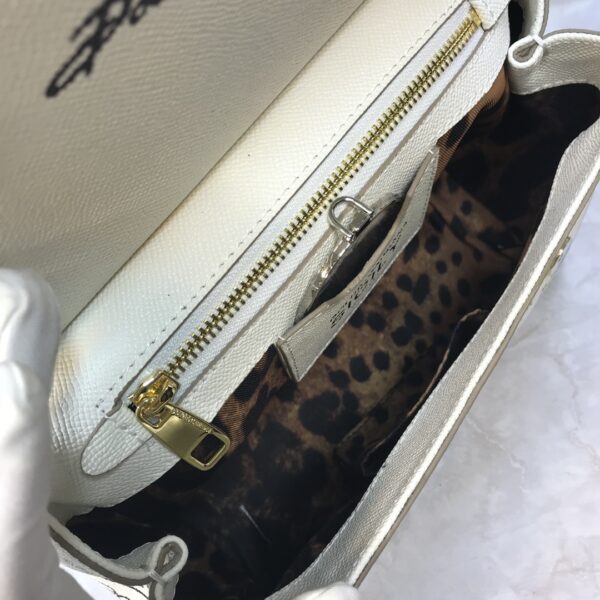 Dolce & Gabban Leather Print. Can be carried by strap or as a bag. Every time it is presented, there are always endless surprises of luxury.-25cm