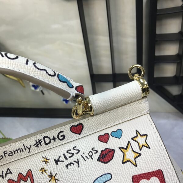 Dolce & Gabban Leather Print. Can be carried by strap or as a bag. Every time it is presented, there are always endless surprises of luxury.-25cm
