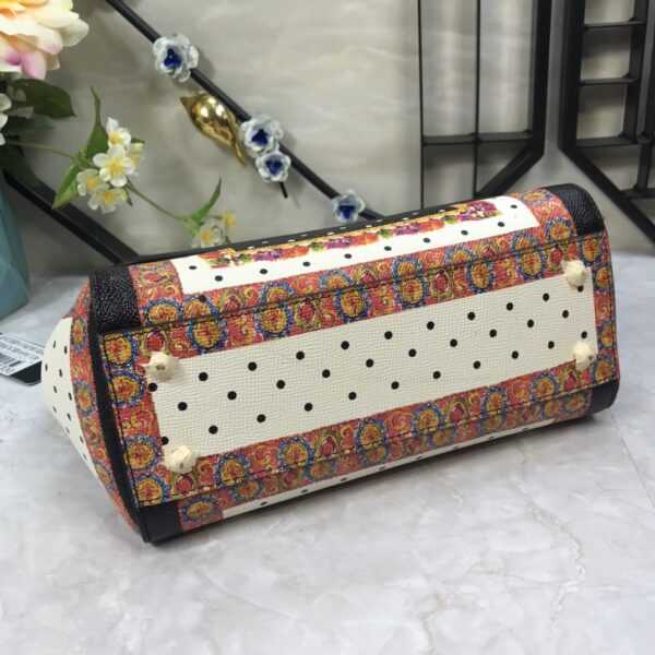 Dolce & Gabban Leather Print. Can be carried by strap or as a bag. Every time it is presented, there are always endless surprises of luxury.-25cm