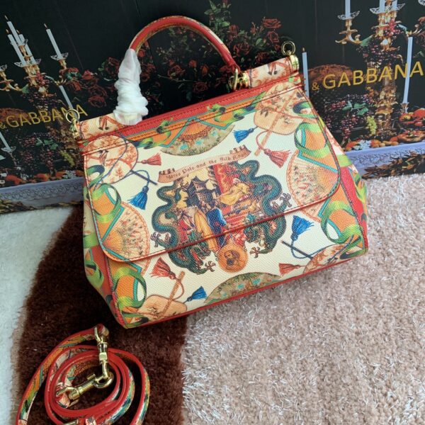 Dolce & Gabban Leather Print. Can be carried by strap or as a bag. Every time it is presented, there are always endless surprises of luxury.-25cm