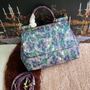 Dolce & Gabban Leather Print. Can be carried by strap or as a bag. Every time it is presented, there are always endless surprises of luxury.-25cm