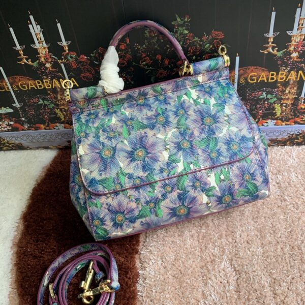 Dolce & Gabban Leather Print. Can be carried by strap or as a bag. Every time it is presented, there are always endless surprises of luxury.-25cm