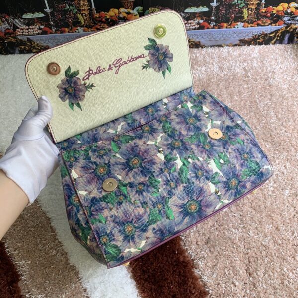 Dolce & Gabban Leather Print. Can be carried by strap or as a bag. Every time it is presented, there are always endless surprises of luxury.-25cm
