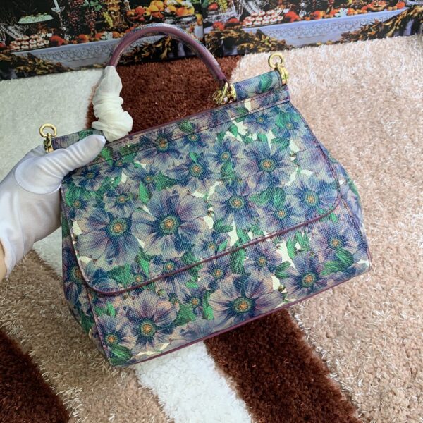 Dolce & Gabban Leather Print. Can be carried by strap or as a bag. Every time it is presented, there are always endless surprises of luxury.-25cm