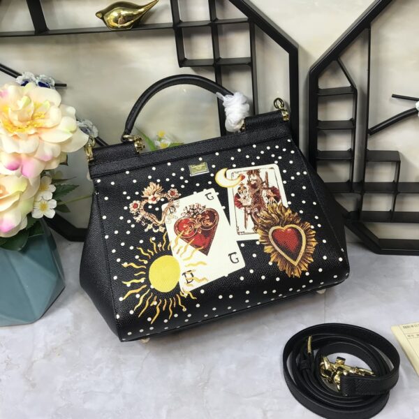Dolce & Gabban Leather Print. Can be carried by strap or as a bag. Every time it is presented, there are always endless surprises of luxury.-25cm