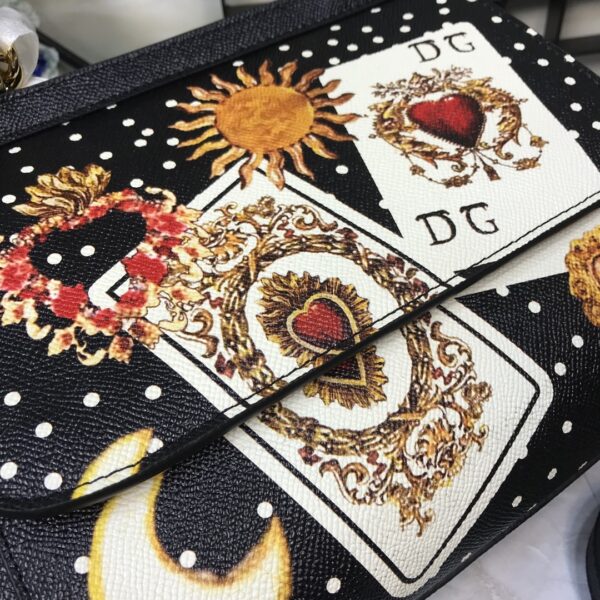 Dolce & Gabban Leather Print. Can be carried by strap or as a bag. Every time it is presented, there are always endless surprises of luxury.-25cm