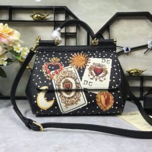 Dolce & Gabban Leather Print. Can be carried by strap or as a bag. Every time it is presented, there are always endless surprises of luxury.-25cm