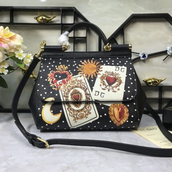 Dolce & Gabban Leather Print. Can be carried by strap or as a bag. Every time it is presented, there are always endless surprises of luxury.-25cm