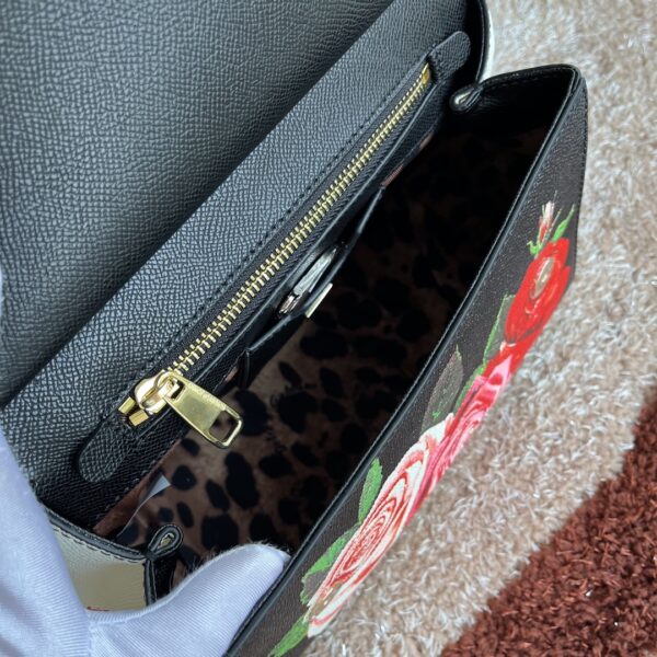 Dolce & Gabban Leather Print. Can be carried by strap or as a bag. Every time it is presented, there are always endless surprises of luxury.-25cm