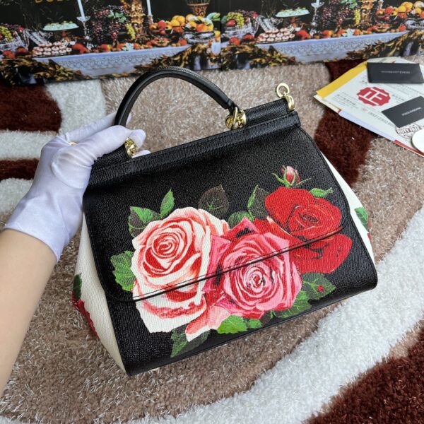 Dolce & Gabban Leather Print. Can be carried by strap or as a bag. Every time it is presented, there are always endless surprises of luxury.-25cm