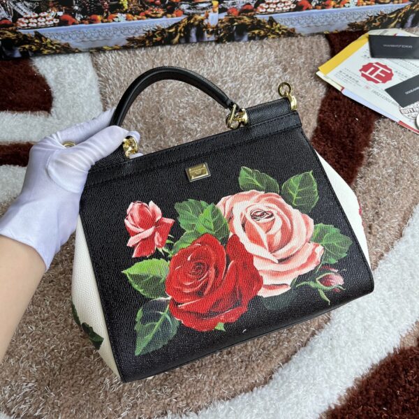 Dolce & Gabban Leather Print. Can be carried by strap or as a bag. Every time it is presented, there are always endless surprises of luxury.-25cm