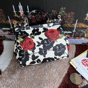 Dolce & Gabban Leather Print. Can be carried by strap or as a bag. Every time it is presented, there are always endless surprises of luxury.-25cm