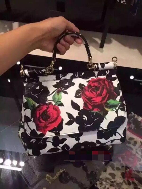 Dolce & Gabban Leather Print. Can be carried by strap or as a bag. Every time it is presented, there are always endless surprises of luxury.-25cm