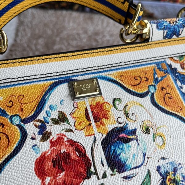 Dolce & Gabban Leather Print. Can be carried by strap or as a bag. Every time it is presented, there are always endless surprises of luxury.-25cm