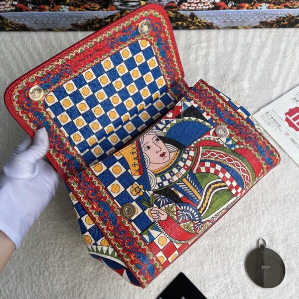 Dolce & Gabban Leather Print. Can be carried by strap or as a bag. Every time it is presented, there are always endless surprises of luxury.-25cm