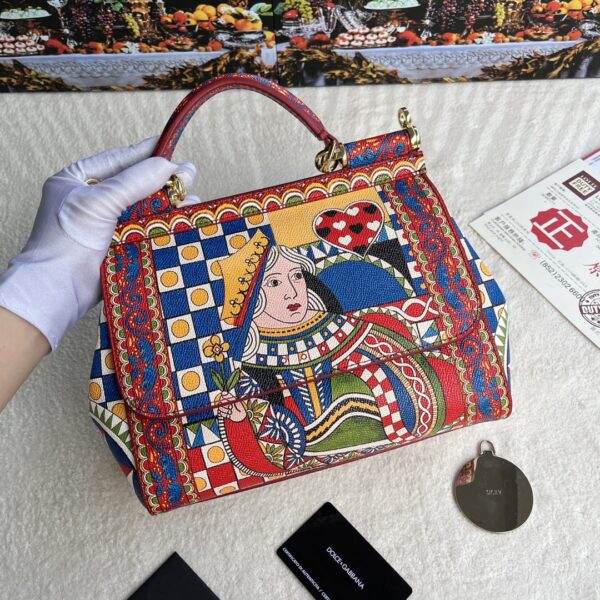 Dolce & Gabban Leather Print. Can be carried by strap or as a bag. Every time it is presented, there are always endless surprises of luxury.-25cm