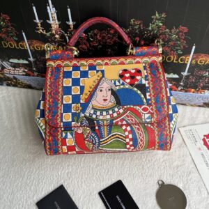 Dolce & Gabban Leather Print. Can be carried by strap or as a bag. Every time it is presented, there are always endless surprises of luxury.-25cm
