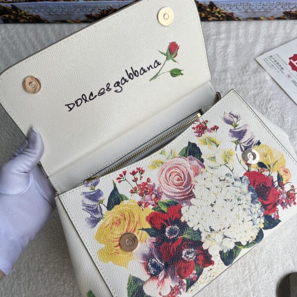 Dolce & Gabban Leather Print. Can be carried by strap or as a bag. Every time it is presented, there are always endless surprises of luxury.-25cm