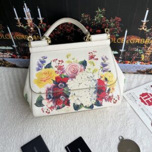 Dolce & Gabban Leather Print. Can be carried by strap or as a bag. Every time it is presented, there are always endless surprises of luxury.-25cm
