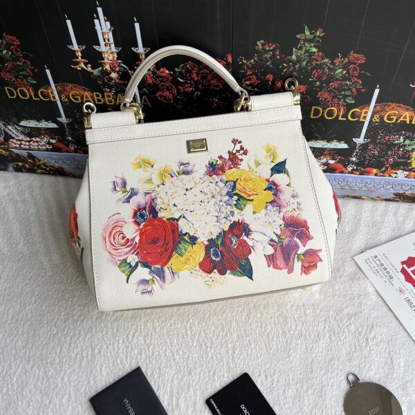 Dolce & Gabban Leather Print. Can be carried by strap or as a bag. Every time it is presented, there are always endless surprises of luxury.-25cm