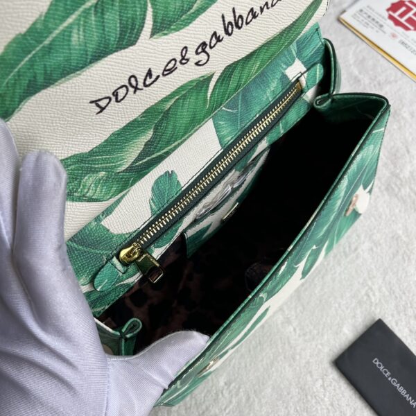 Dolce & Gabban Leather Print. Can be carried by strap or as a bag. Every time it is presented, there are always endless surprises of luxury.-25cm