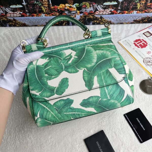 Dolce & Gabban Leather Print. Can be carried by strap or as a bag. Every time it is presented, there are always endless surprises of luxury.-25cm