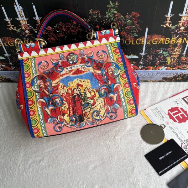 Dolce & Gabban Leather Print. Can be carried by strap or as a bag. Every time it is presented, there are always endless surprises of luxury.-25cm