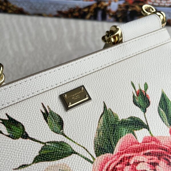 Dolce & Gabban Leather Print. Can be carried by strap or as a bag. Every time it is presented, there are always endless surprises of luxury.-25cm
