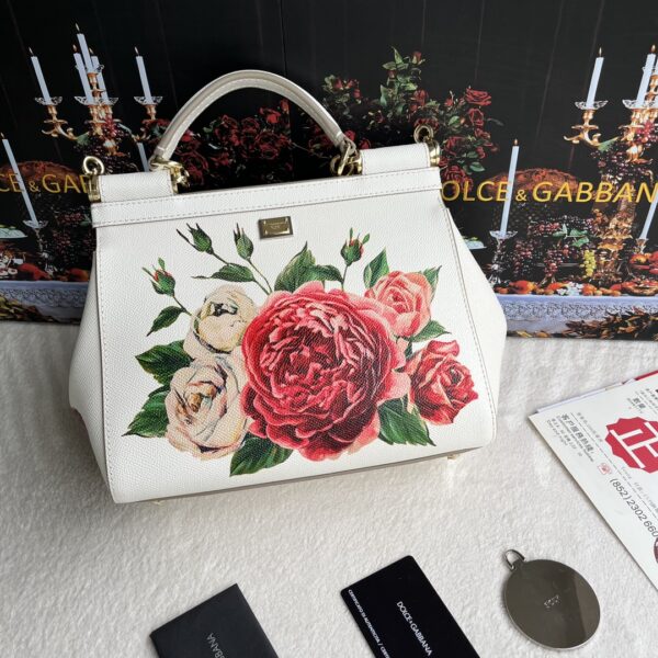 Dolce & Gabban Leather Print. Can be carried by strap or as a bag. Every time it is presented, there are always endless surprises of luxury.-25cm