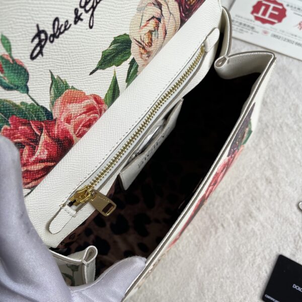 Dolce & Gabban Leather Print. Can be carried by strap or as a bag. Every time it is presented, there are always endless surprises of luxury.-25cm