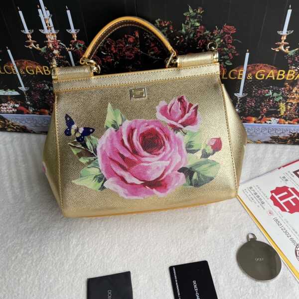 Dolce & Gabban Leather Print. Can be carried by strap or as a bag. Every time it is presented, there are always endless surprises of luxury.-25cm