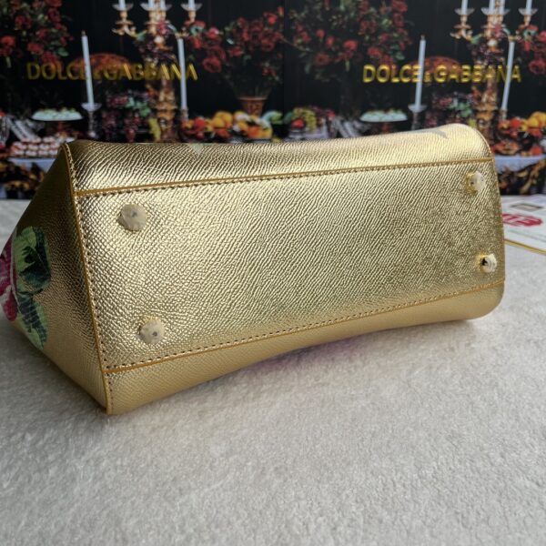 Dolce & Gabban Leather Print. Can be carried by strap or as a bag. Every time it is presented, there are always endless surprises of luxury.-25cm