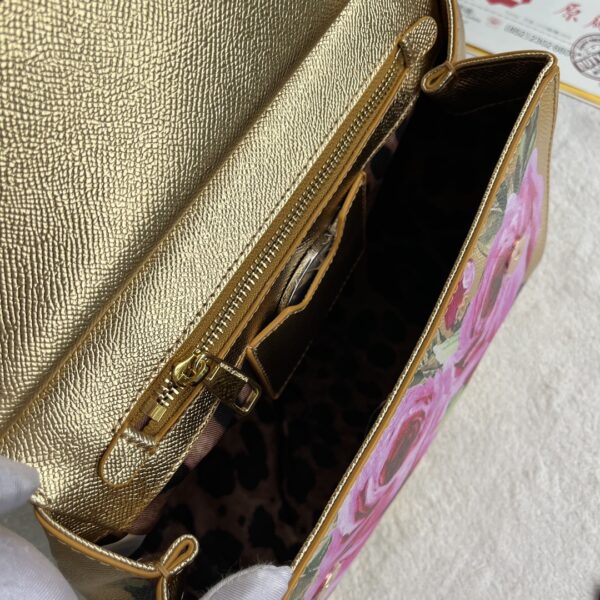 Dolce & Gabban Leather Print. Can be carried by strap or as a bag. Every time it is presented, there are always endless surprises of luxury.-25cm