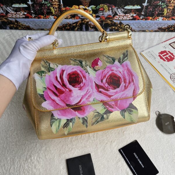 Dolce & Gabban Leather Print. Can be carried by strap or as a bag. Every time it is presented, there are always endless surprises of luxury.-25cm
