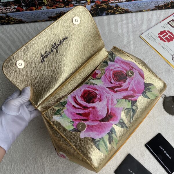 Dolce & Gabban Leather Print. Can be carried by strap or as a bag. Every time it is presented, there are always endless surprises of luxury.-25cm