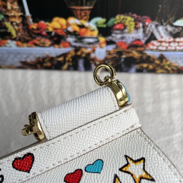 Dolce & Gabban Leather Print. Can be carried by strap or as a bag. Every time it is presented, there are always endless surprises of luxury.-25cm
