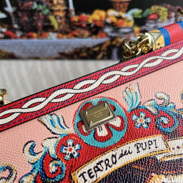 Dolce & Gabban Leather Print. Can be carried by strap or as a bag. Every time it is presented, there are always endless surprises of luxury.-25cm