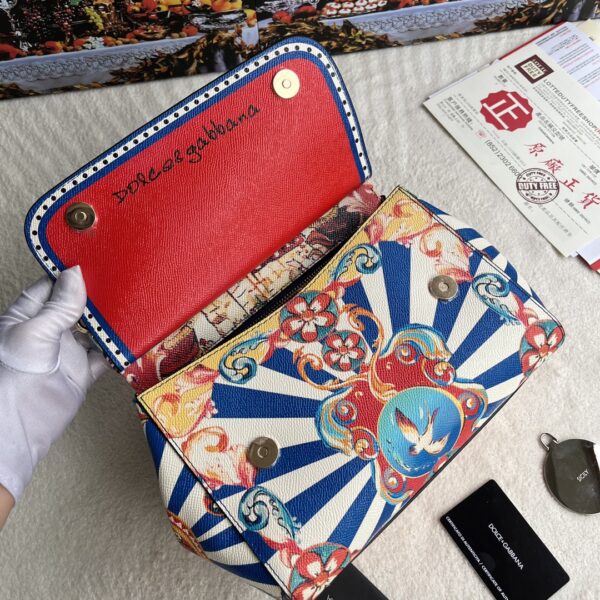 Dolce & Gabban Leather Print. Can be carried by strap or as a bag. Every time it is presented, there are always endless surprises of luxury.-25cm